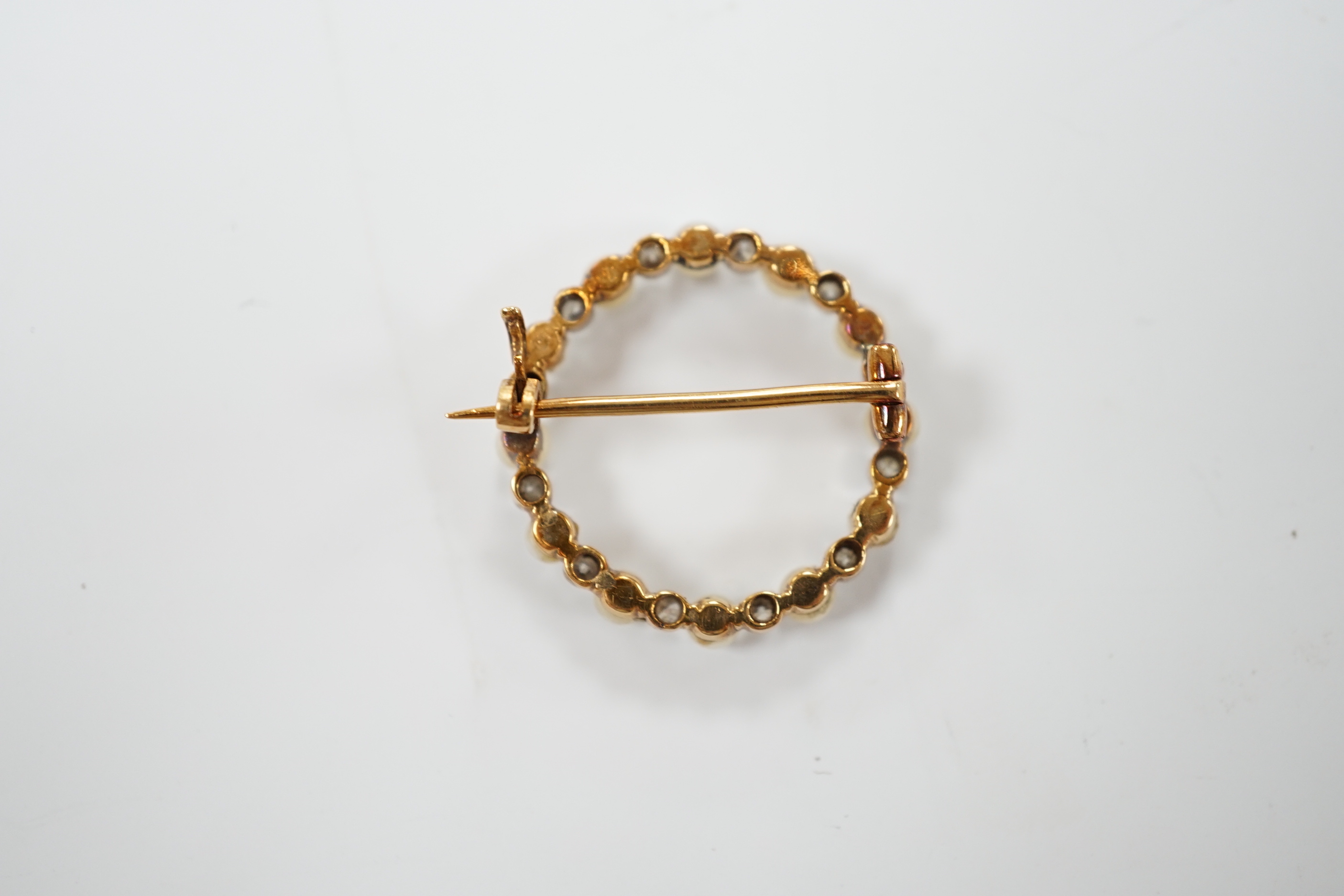 An Edwardian yellow metal, seed pearl and diamond chip set circular open work brooch, 22mm, gross - Image 3 of 3
