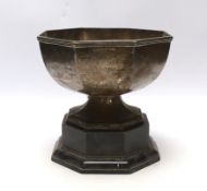 A George V silver octagonal presentation trophy bowl, John Henry Potter, Sheffield, 1930, diameter