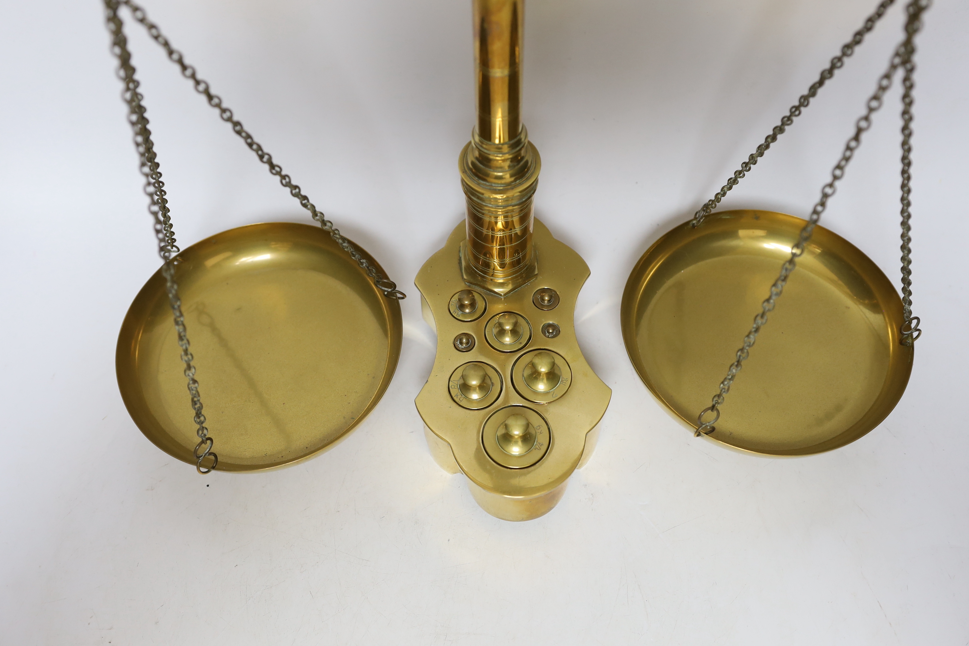 A set of brass kg scales, and integral weights, 55cm high - Image 2 of 3