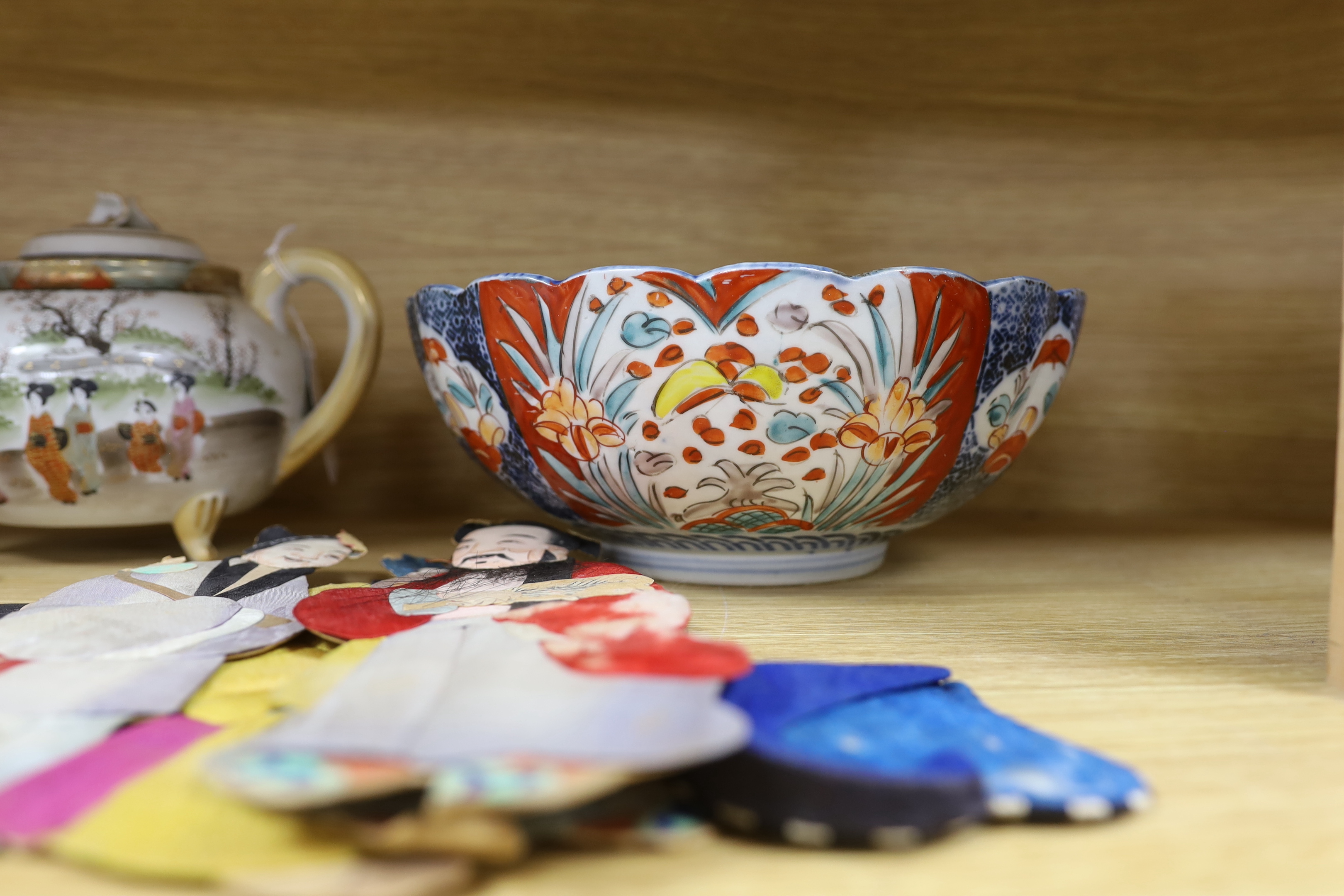 A group of Chinese and Japanese ceramics and objects, 19th/20th century, including an Imari bowl, - Image 5 of 7