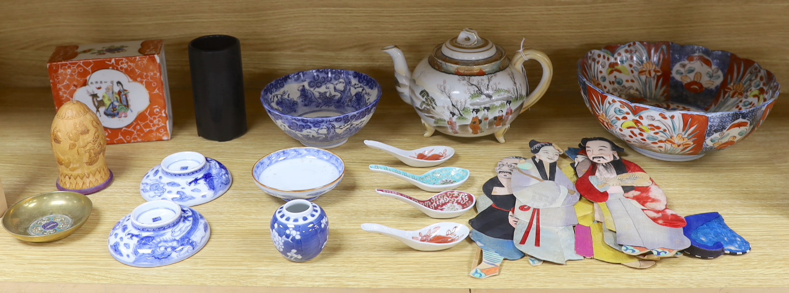 A group of Chinese and Japanese ceramics and objects, 19th/20th century, including an Imari bowl,