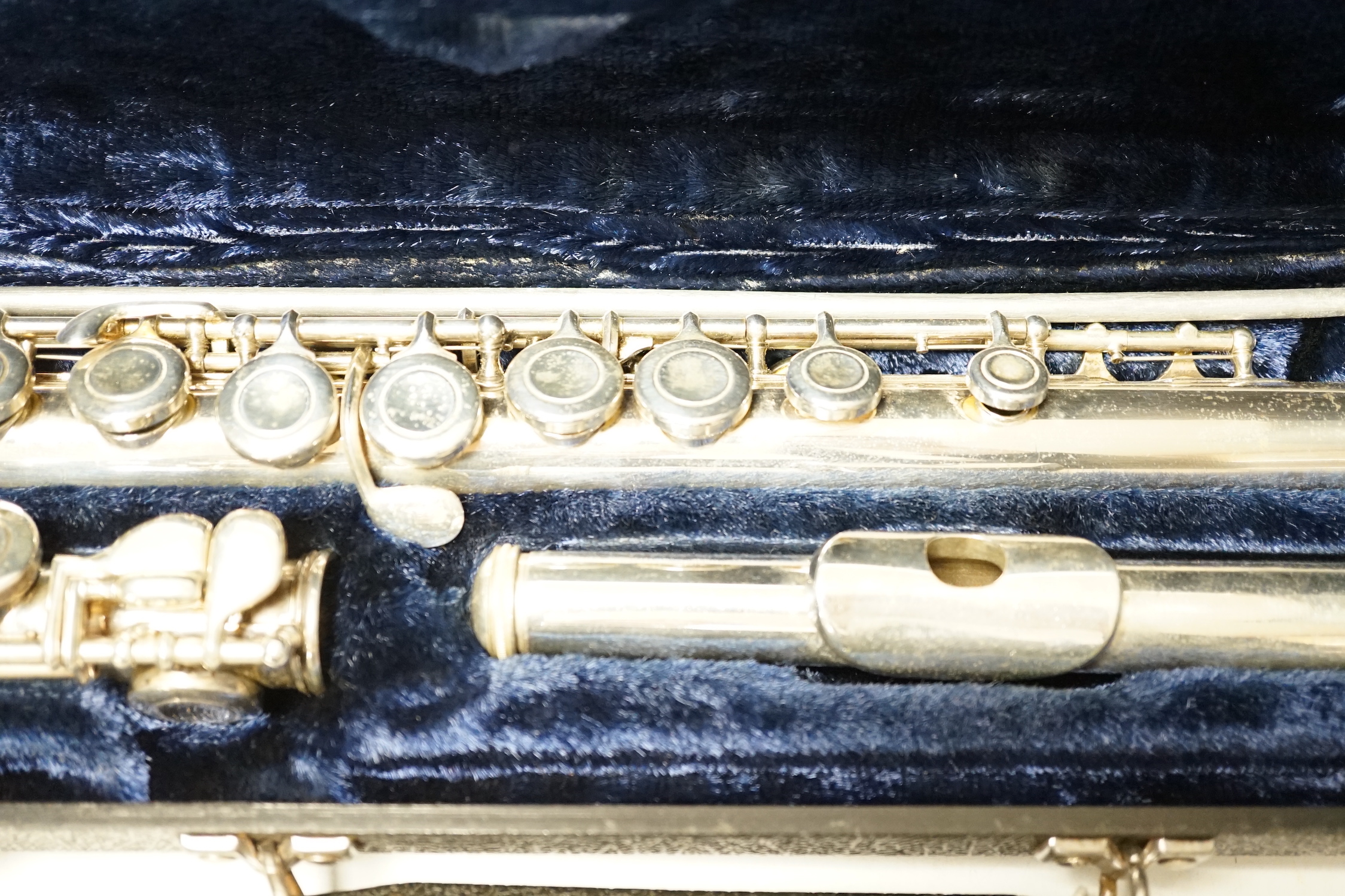 A cased Boosey and Hawkes 400 flute with closed hole key work - Image 3 of 4