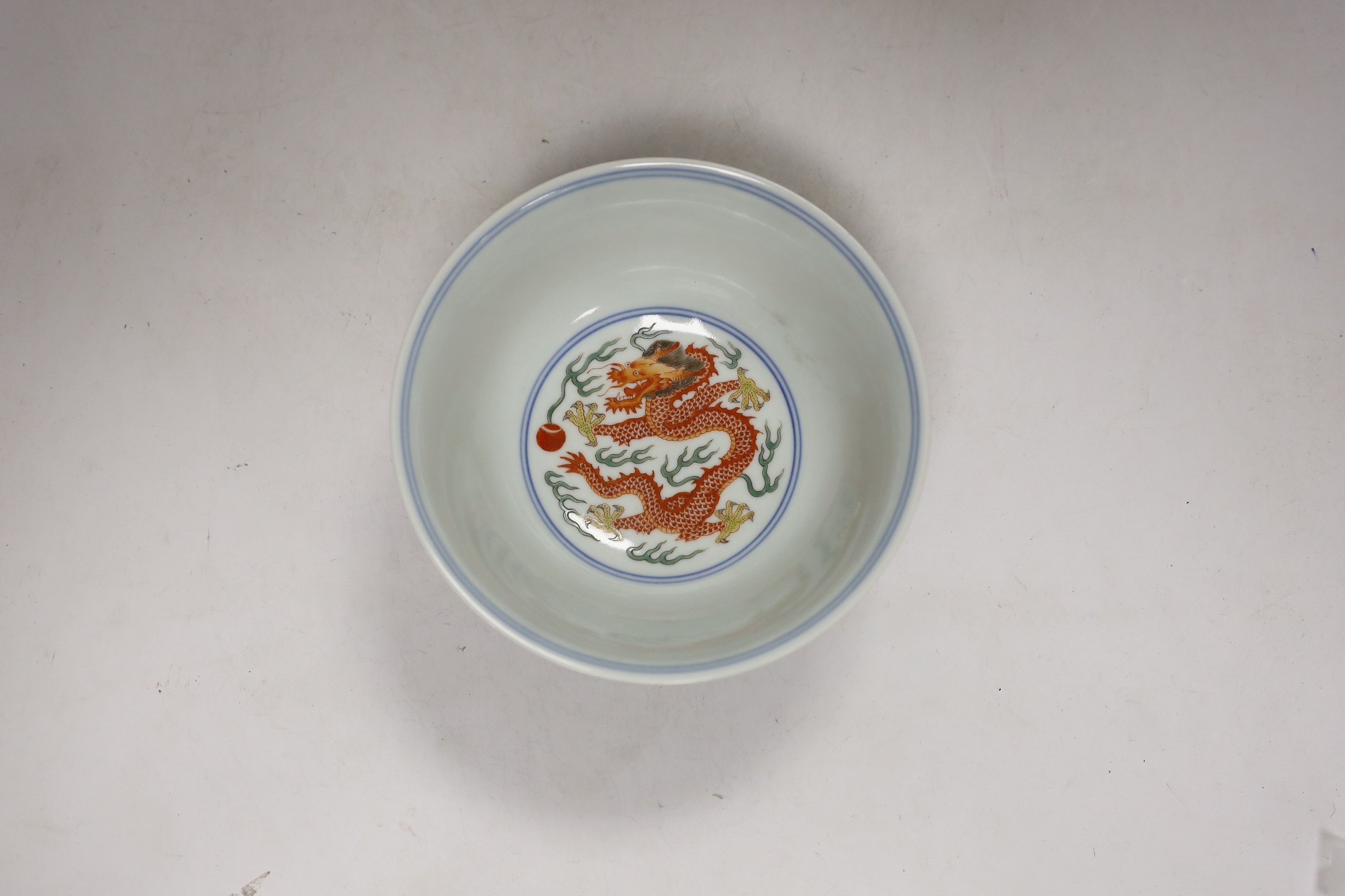 A Chinese wucai 'dragon & phoenix ' bowl, Qianlong mark but later, 16cm - Image 3 of 4