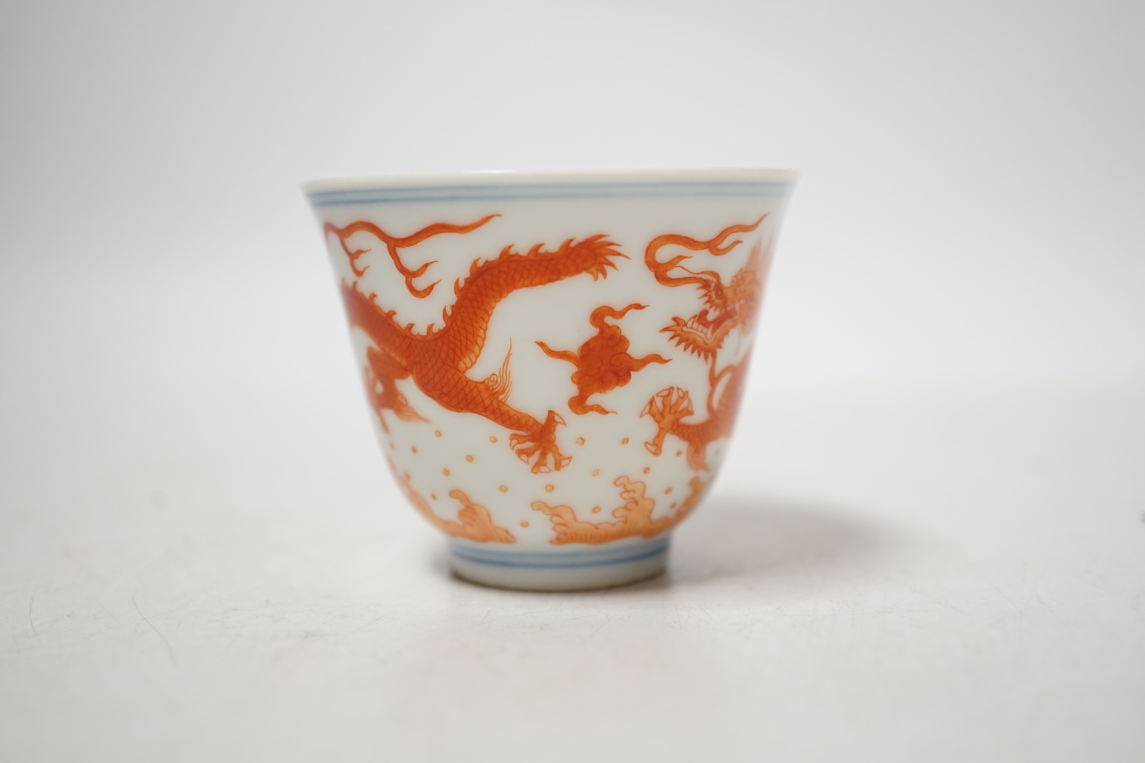 A Chinese iron red enamelled ‘dragon’ tea bowl, 5cm high - Image 2 of 4