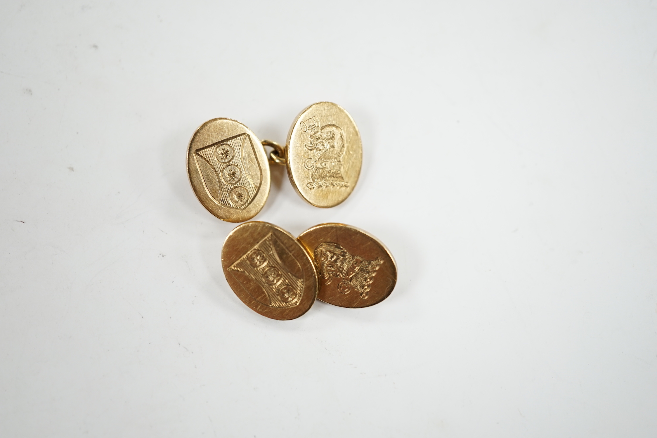 A pair of early 1960's 9ct gold oval cufflinks, with engraved crest and monogram, 10.3 grams. - Image 5 of 10