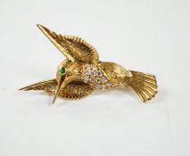A modern 18ct and diamond cluster set kingfisher brooch, with emerald? set eye, 35mm, gross weight