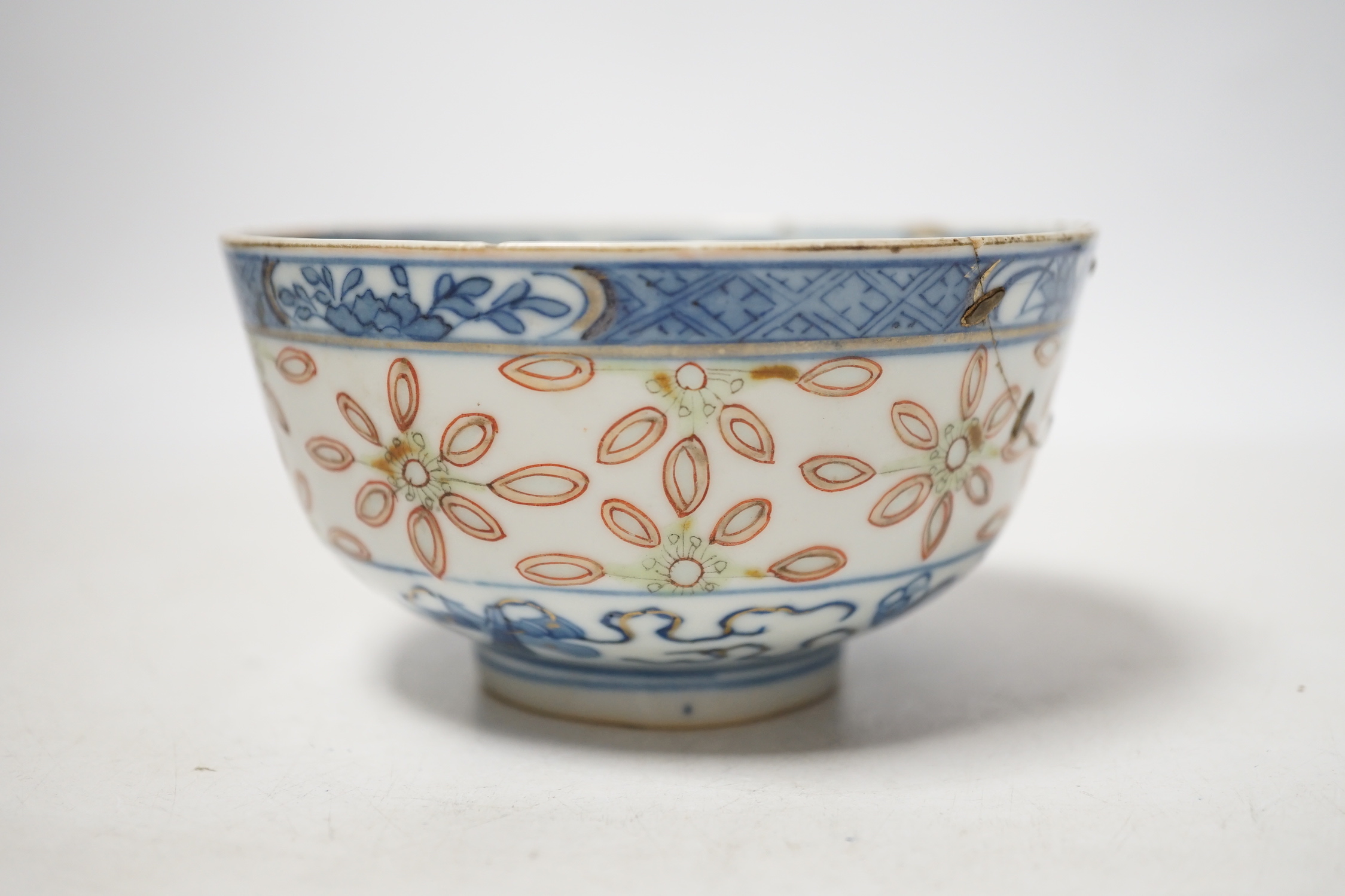 A Chinese blue and white bowl with iron red, 12cm in diameter - Image 2 of 8