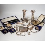 Sundry small silver including a cased preserve spoon, by Albert Edward Jones, a pair of mounted