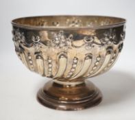 An Edwardian demi fluted silver rose bowl, Nathan & Hayes, Chester, 1904, diameter 20.9cm, 17.6oz.