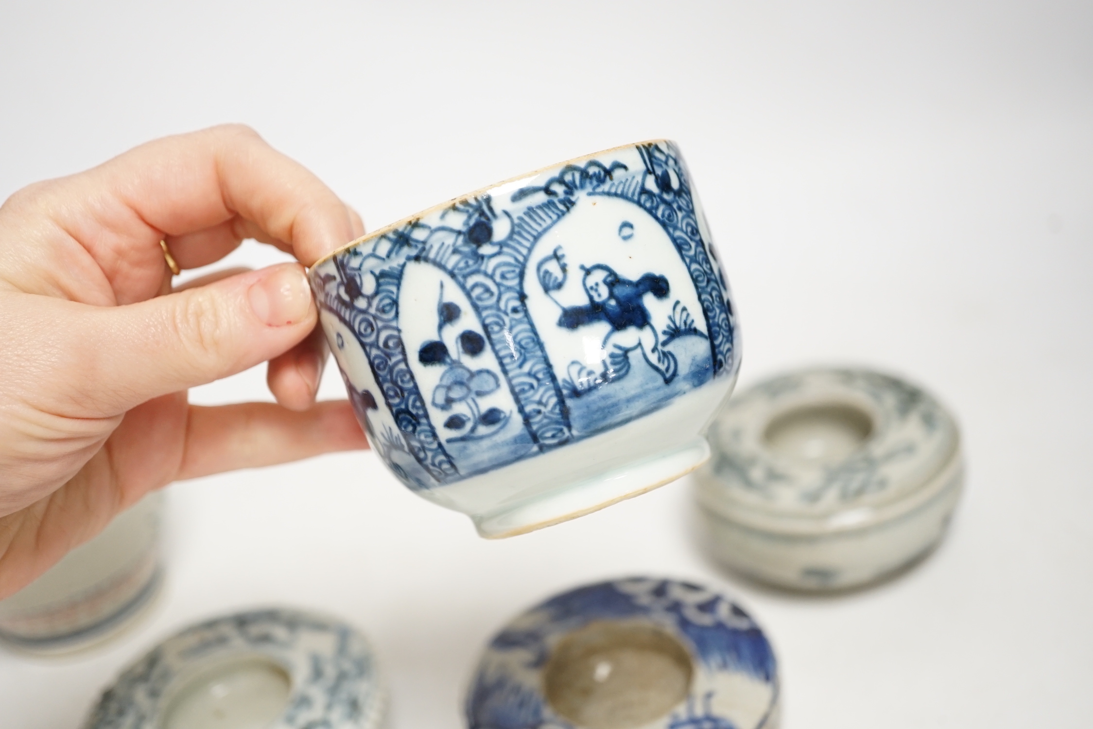 A group of Chinese ceramics, 17th/18th century, to include a famille verte mug (lacking handle) - Image 6 of 12