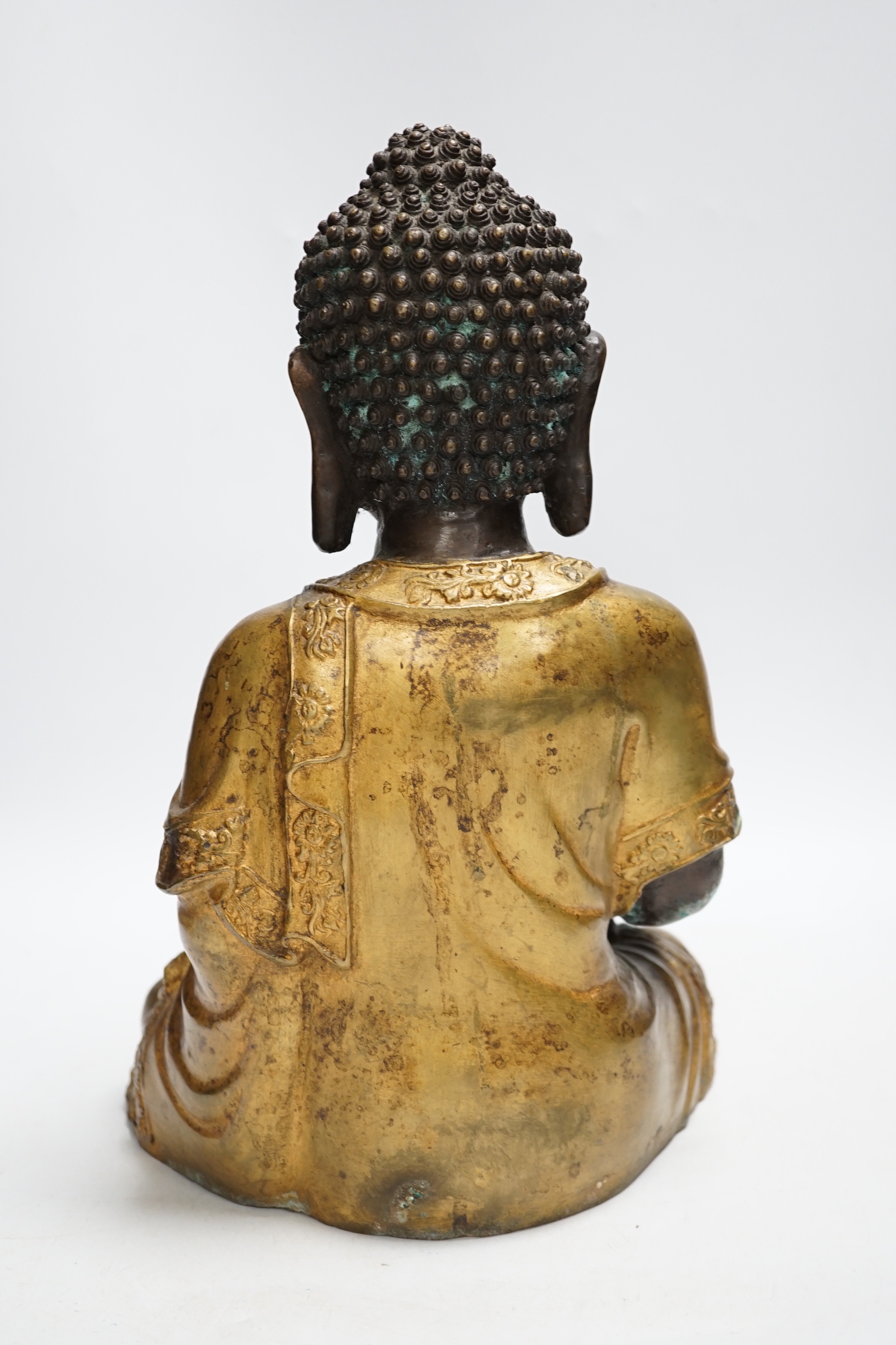 A gilt bronze seated Buddha, 35cm high - Image 4 of 4