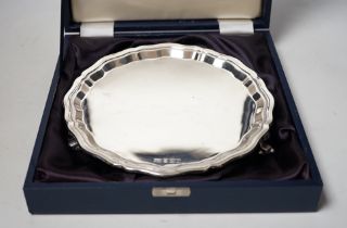 An Elizabeth II cased silver small salver, Viners Ltd, 1966, 20.3cm, 9.2oz.