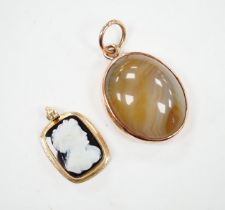 A yellow metal mounted oval banded agate pendant, 26mm and a smaller yellow metal mounted sardonyx