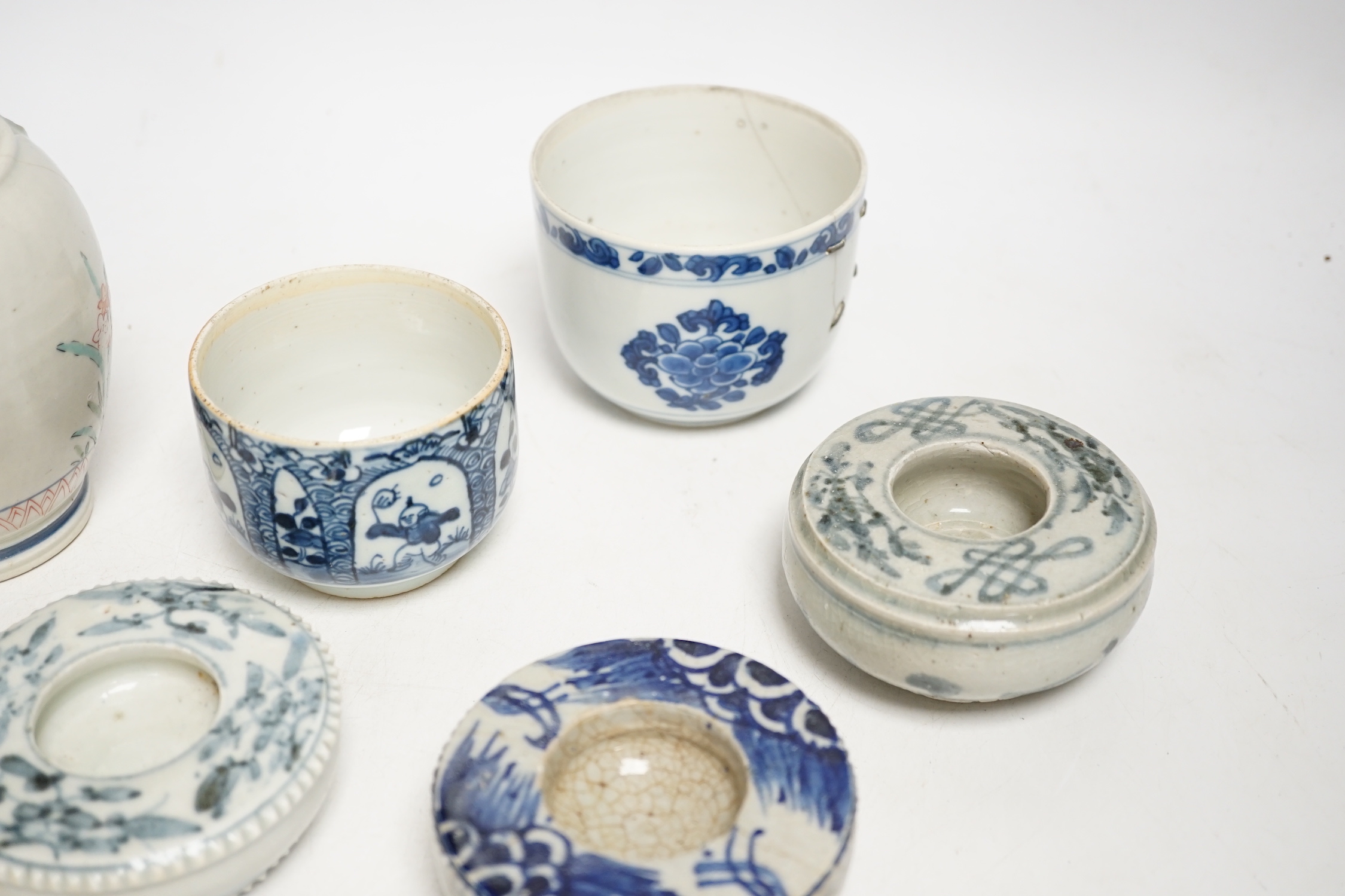 A group of Chinese ceramics, 17th/18th century, to include a famille verte mug (lacking handle) - Image 3 of 12