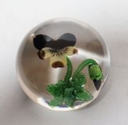 A Clichy pansy glass paperweight, 6cm in diameter