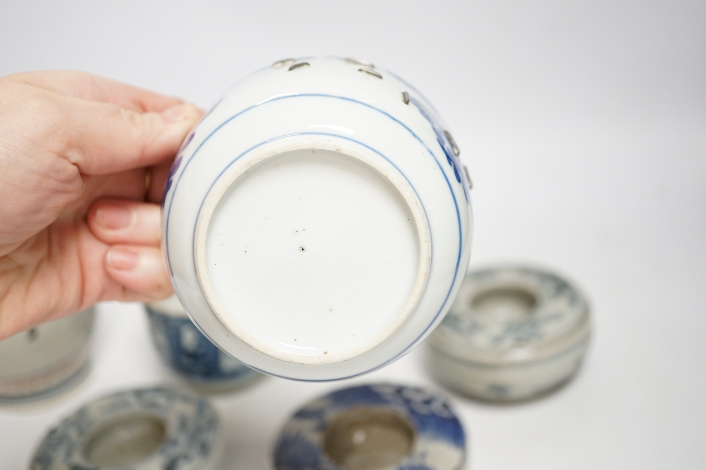 A group of Chinese ceramics, 17th/18th century, to include a famille verte mug (lacking handle) - Image 5 of 12