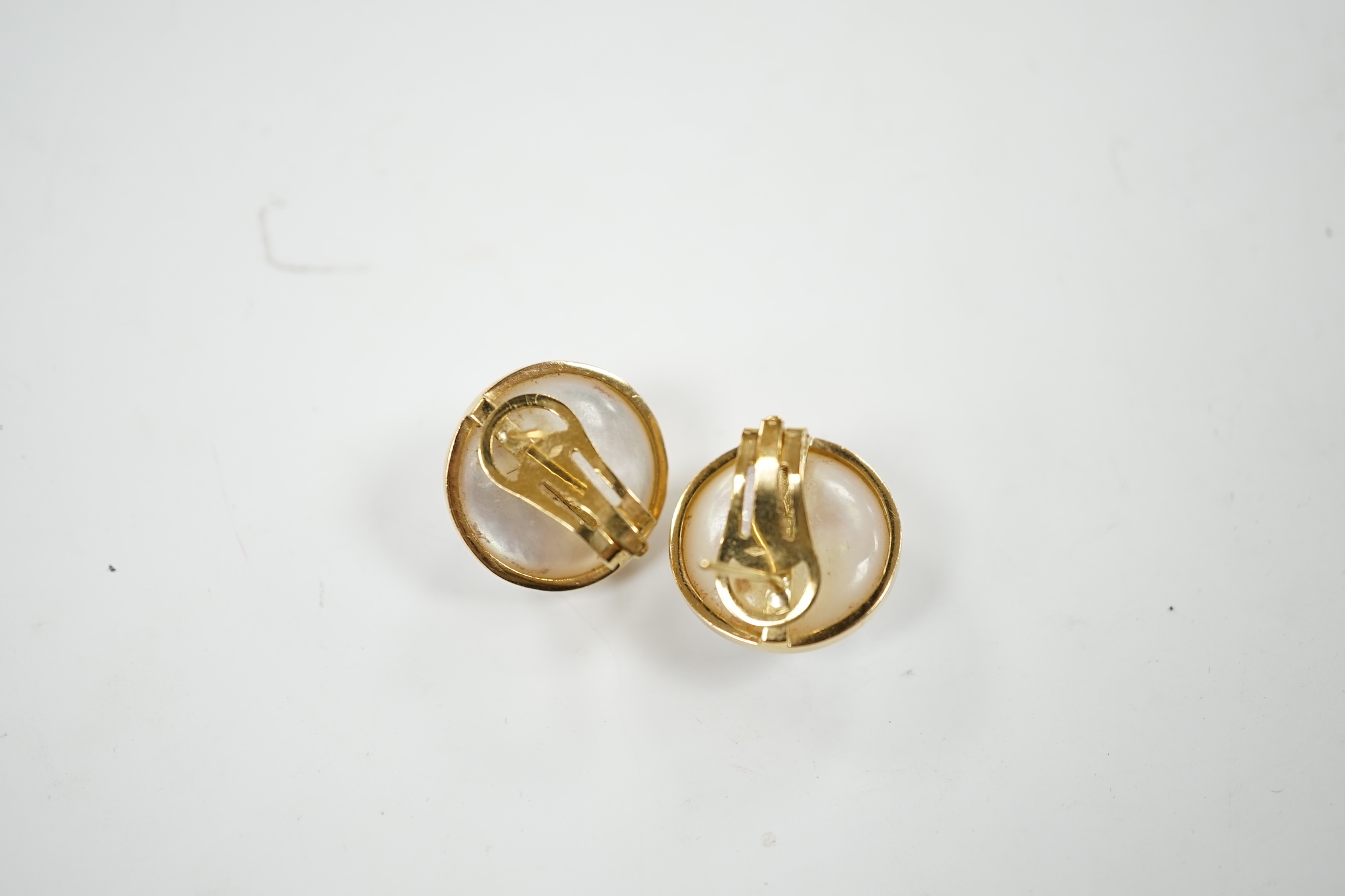 A modern pair of 750 yellow metal and mabe pearl set earrings, diameter 18mm, gross weight 11.9 - Image 3 of 3