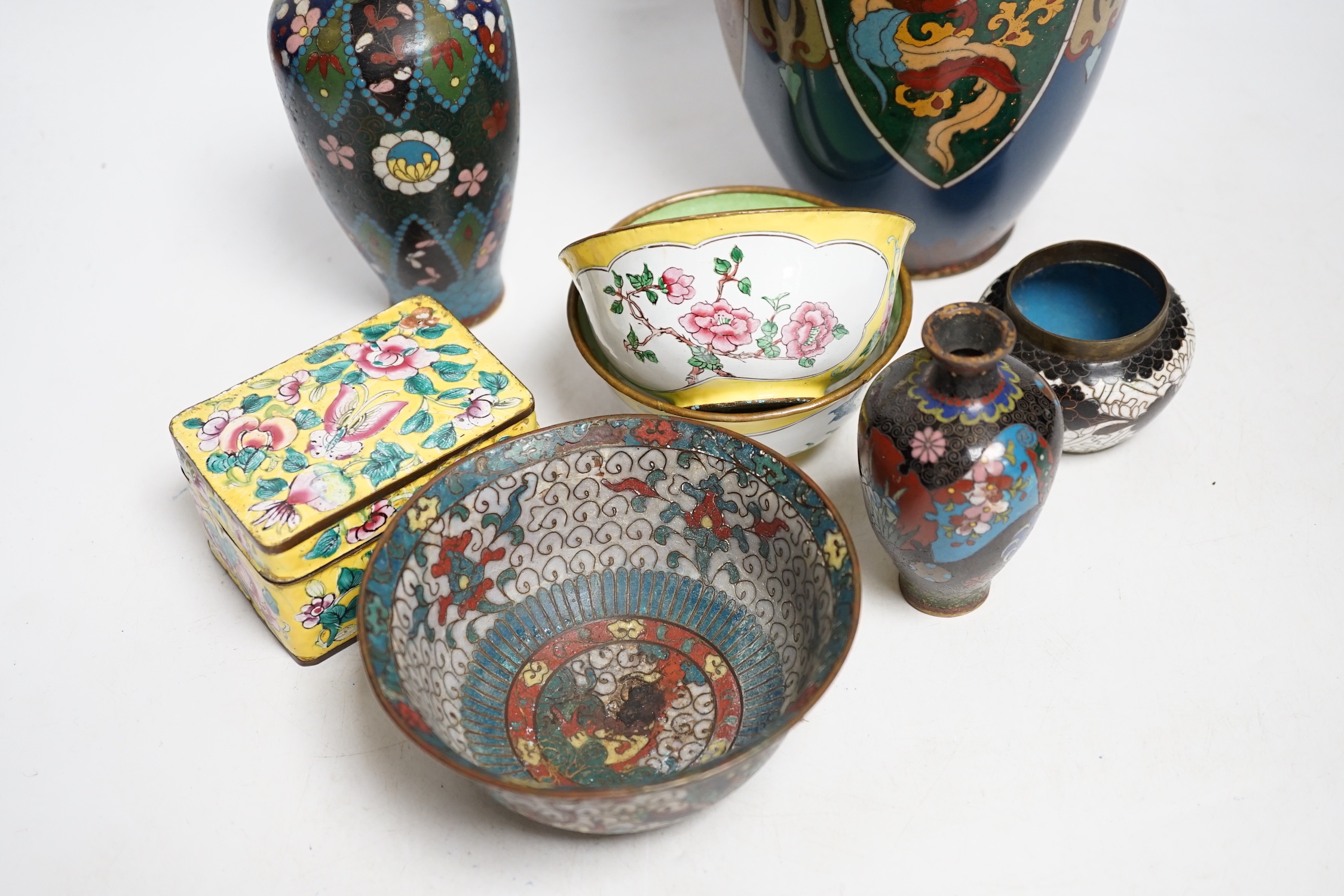 Four Japanese cloisonné enamel vases and a similar bowl and two Canton enamel bowls and similar - Image 5 of 11