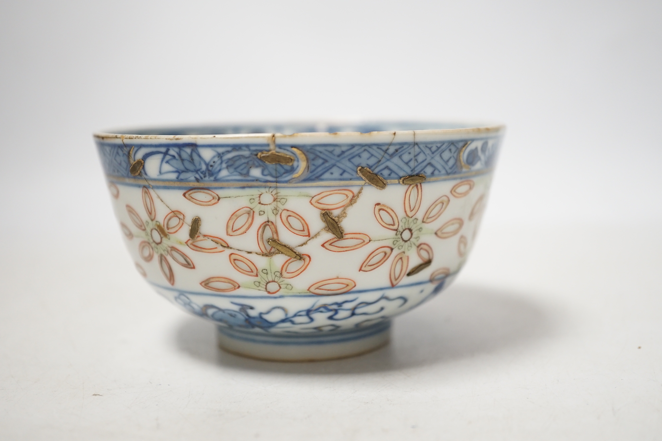 A Chinese blue and white bowl with iron red, 12cm in diameter - Image 3 of 8