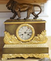 A French gilt mounted lion mantel clock with a silk suspension movement striking on a bell, 43cm
