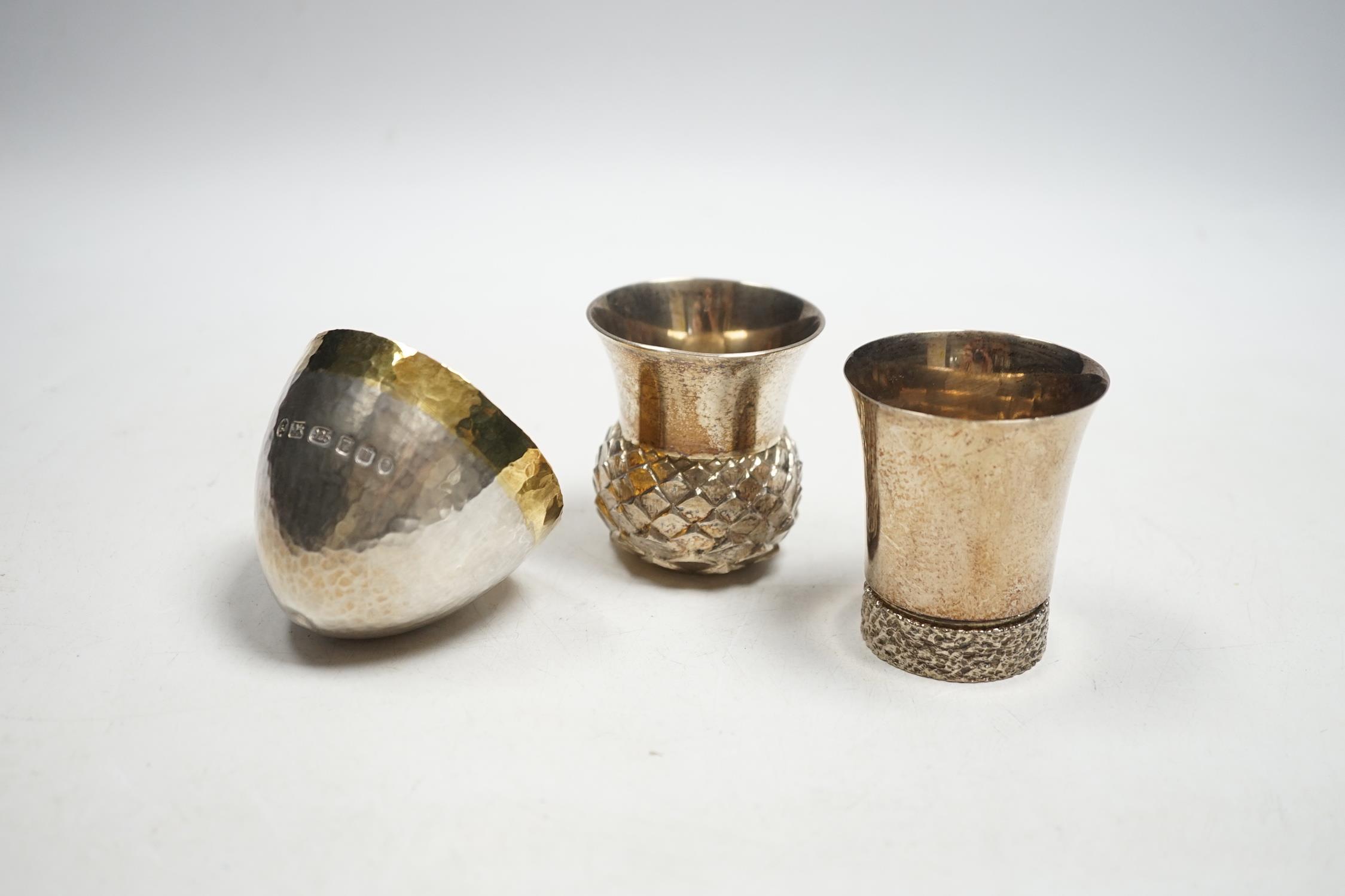 A modern parcel gilt silver tumbler cup, maker Stuart Jenkins, London, 2011 and two modern silver - Image 7 of 10