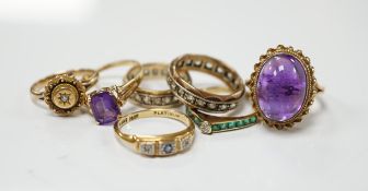 Five assorted 9ct and gems set rings including cabochon amethyst, gross weight 15.1 grams, an 18ct
