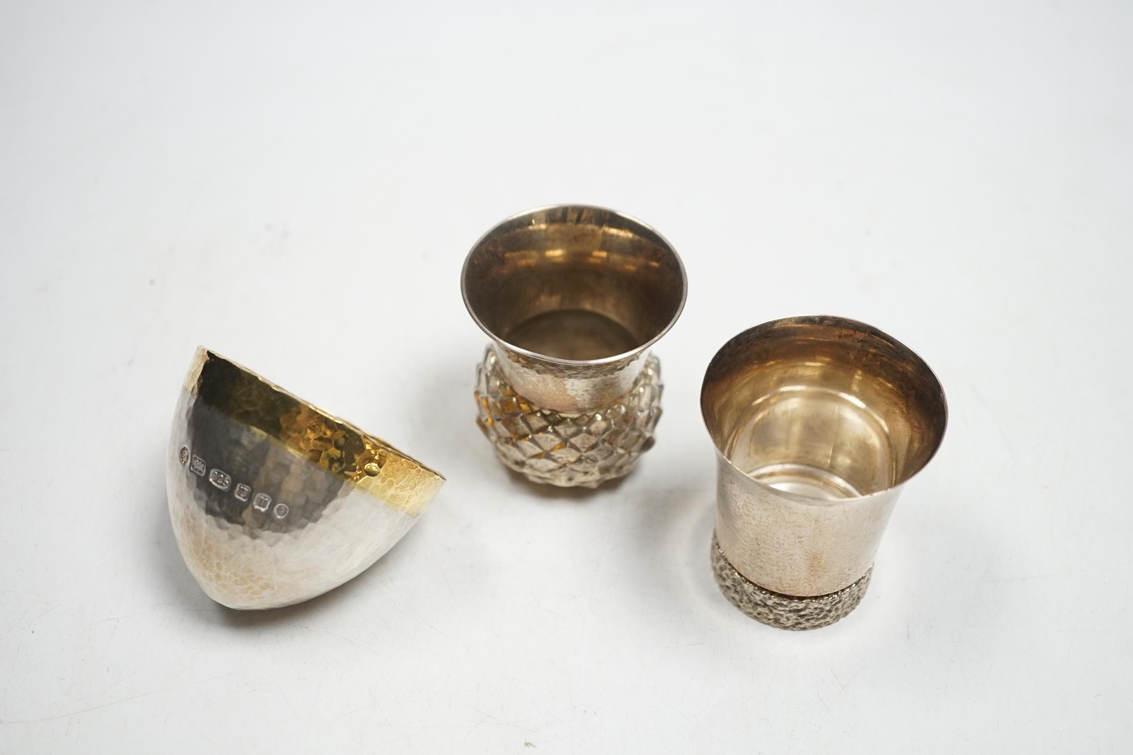 A modern parcel gilt silver tumbler cup, maker Stuart Jenkins, London, 2011 and two modern silver - Image 3 of 10