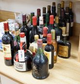 Assorted wines and spirits including Jim Beam Whiskey and a Hennessy cognac (26)