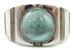 An 18ct white gold and single stone blue green cabochon tourmaline set ring, size K, gross weight