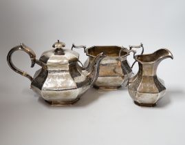 A matched Victorian three piece silver octagonal tea set, teapot, Reily & Storer, London, 1840,