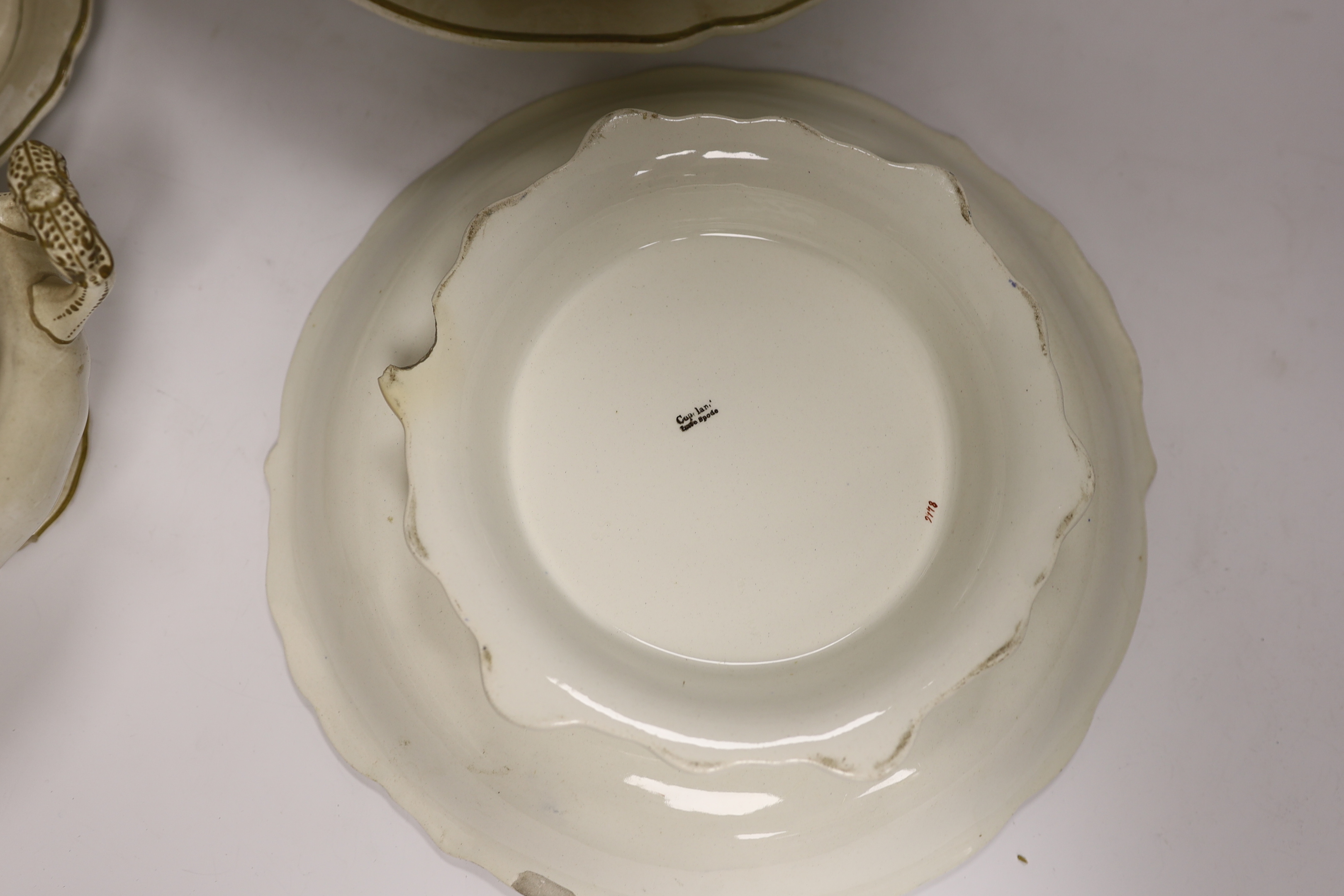 Copeland late Spode crested part dinner set comprising tureen and stand, bowl and stand and two - Image 5 of 5