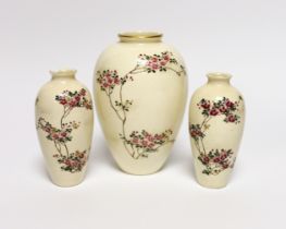 A garniture of Japanese satsuma vases, signed Kinkozan, early 20th century, tallest 12cm