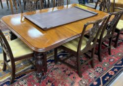 An early Victorian mahogany dining table, 244cm extended, two spare leaves, width 122cm, height