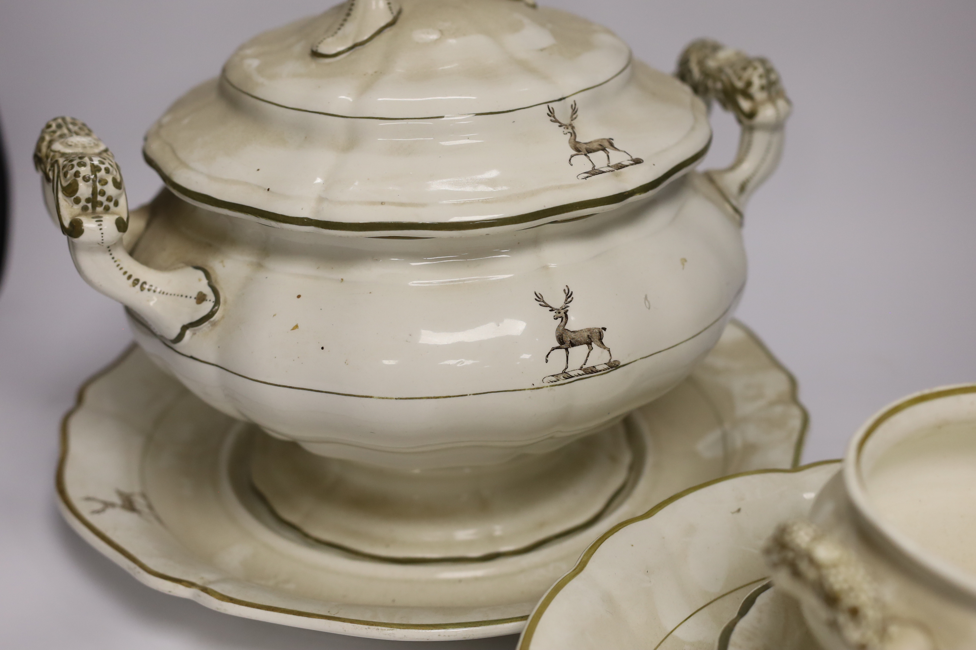Copeland late Spode crested part dinner set comprising tureen and stand, bowl and stand and two - Image 3 of 5