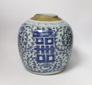 An early 19th century Chinese blue and white jar, 20cm