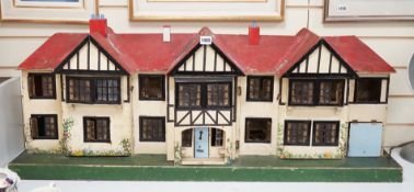 A Triang doll's house, 114cm wide