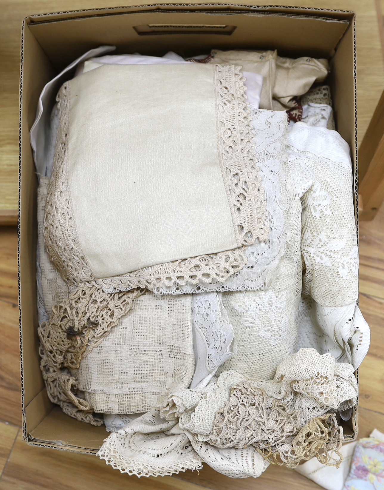 A collection of mostly 20th century machine lace curtaining together with similar lace edged linens - Image 2 of 3