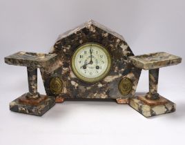 An early 20th century French marble clock garniture with key and pendulum, 25cm