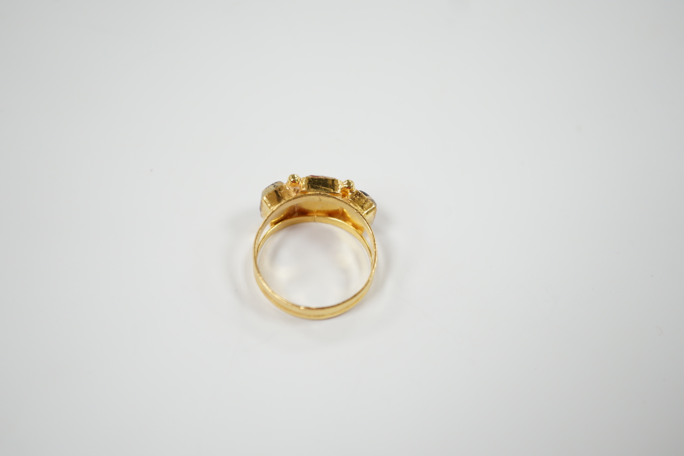 A continental yellow metal (stamped 875) and three stone hardstone set ring, size Q, gross weight - Image 4 of 4