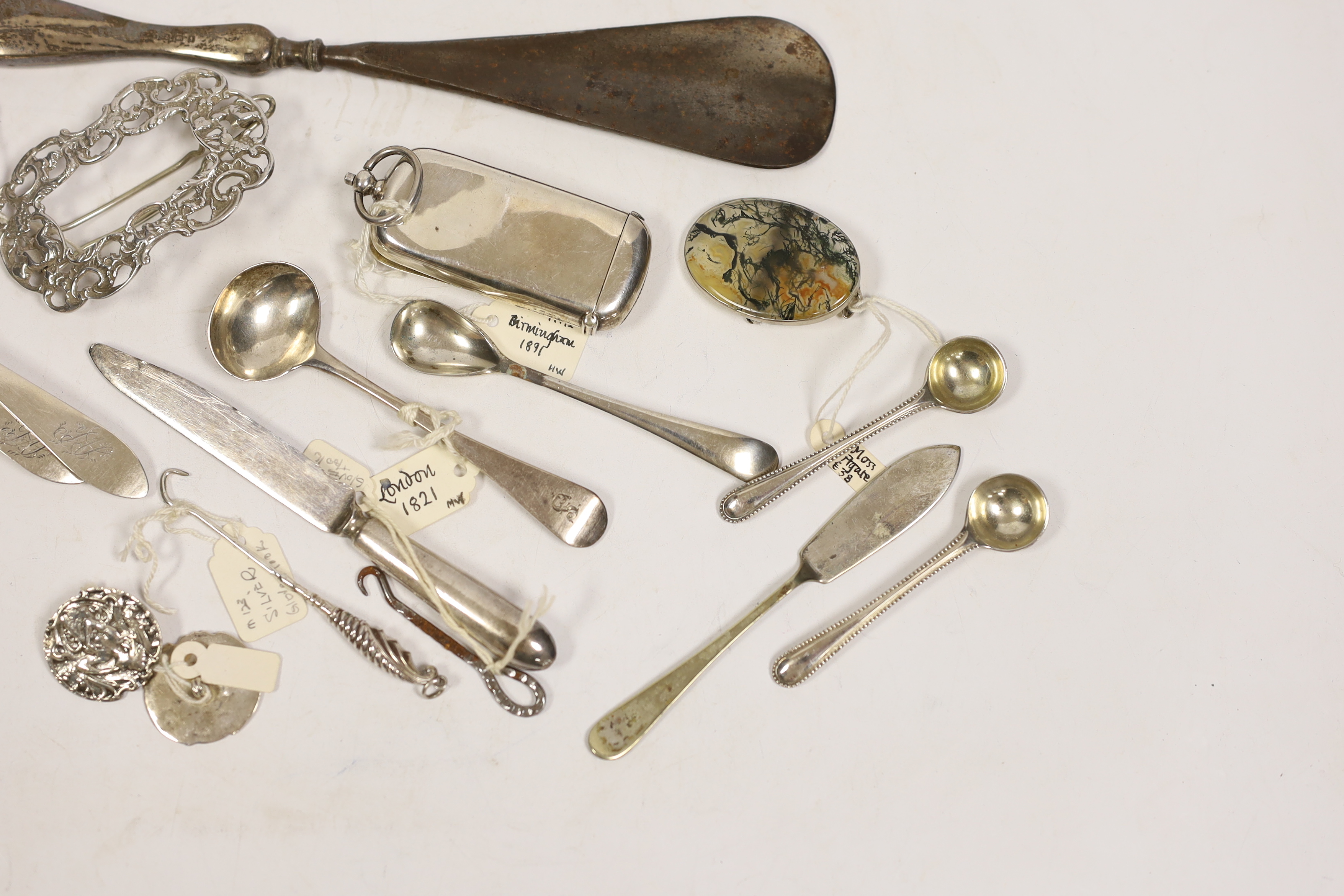 An Edwardian silver combination vesta and sovereign case (a.f.), seven small items of silver - Image 3 of 3