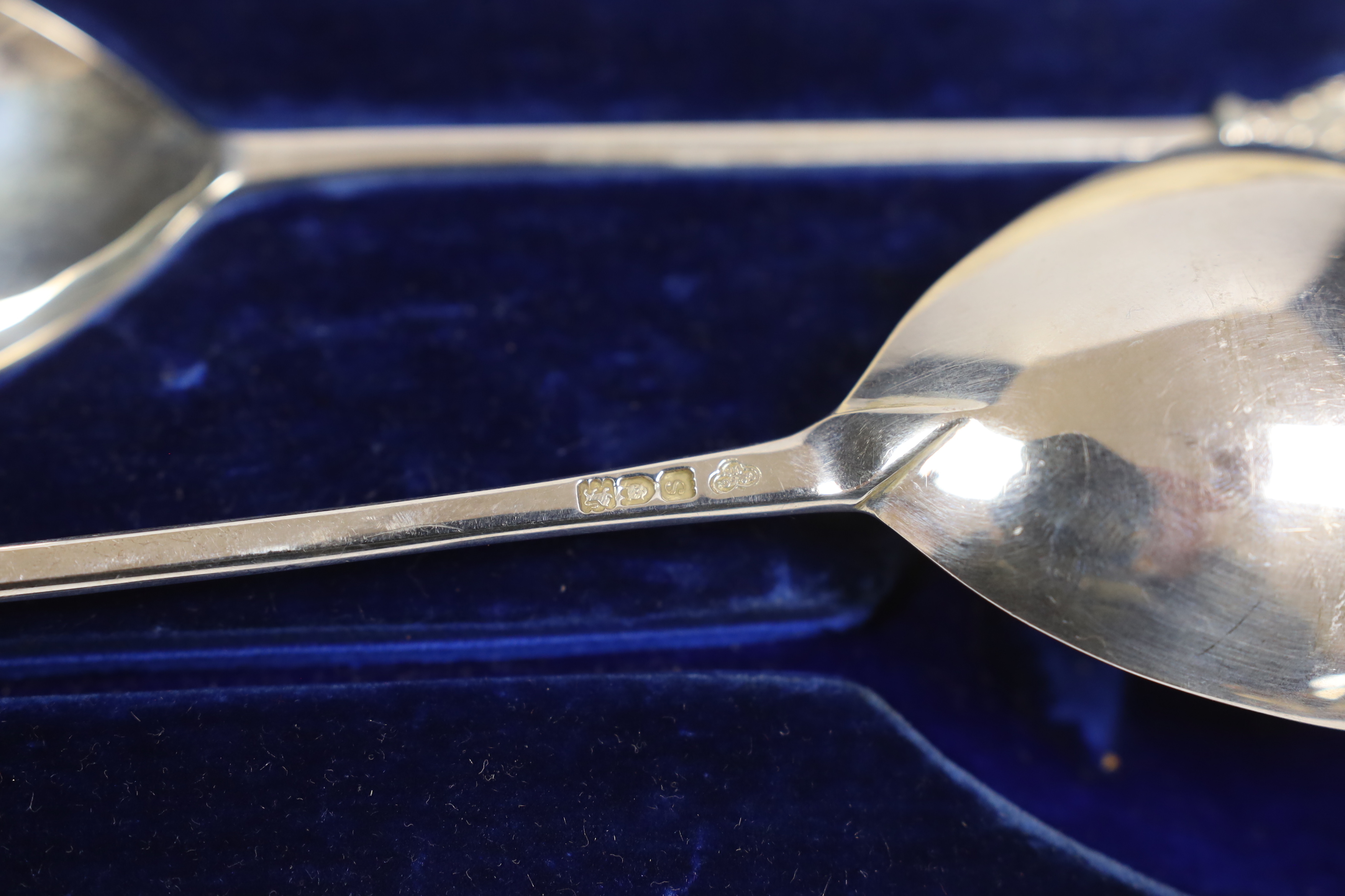 A cased pair of late Victorian silver seal top serving spoons, Goldsmiths & Silversmiths Co Ltd, - Image 3 of 3