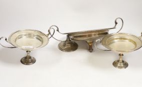 A pair of George V silver two handled fruit stands, Mappin & Webb, London, 1925, height 13.8cm and a