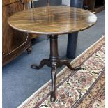 A George III circular mahogany birdcage action tilt top tea table, diameter 70cm, height 70cm