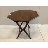 An Edwardian octagonal mahogany folding coaching table, width 68cm, height 67cm