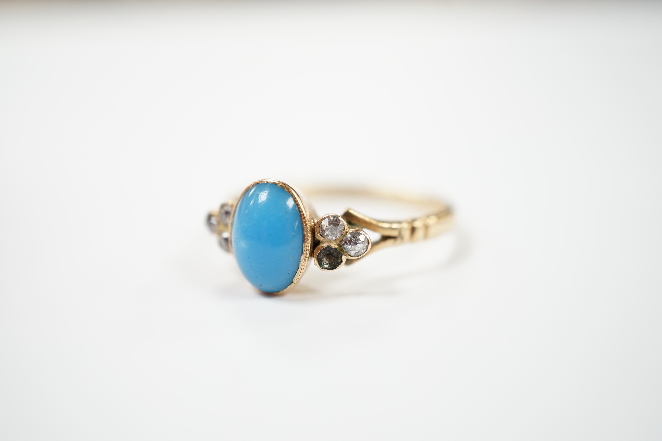 A yellow metal and single stone cabochon turquoise set ring, with six stone diamond set shoulders ( - Image 2 of 5