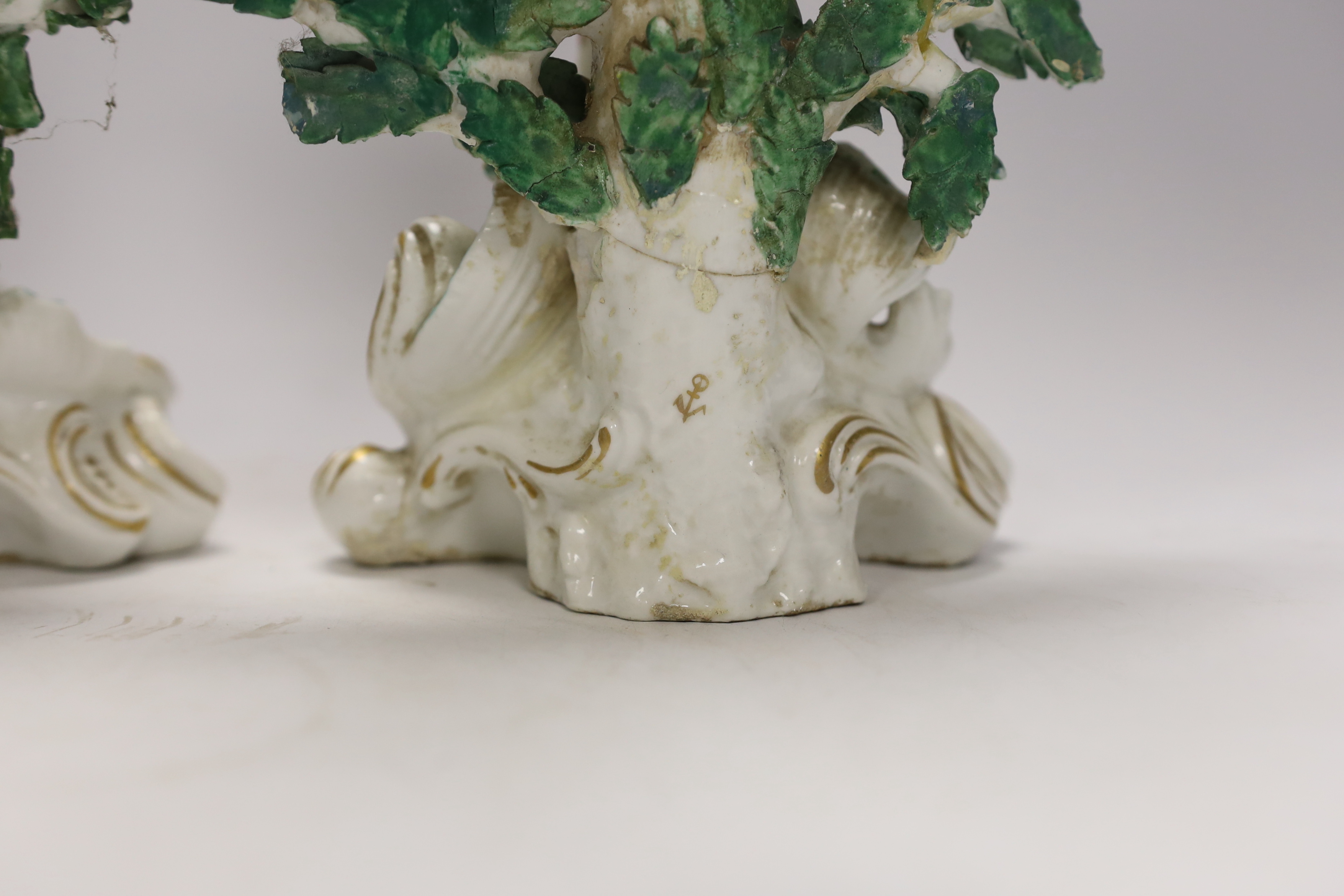 A pair of Continental porcelain figures of gardeners, pseudo Chelsea marks, 28cm high - Image 3 of 3
