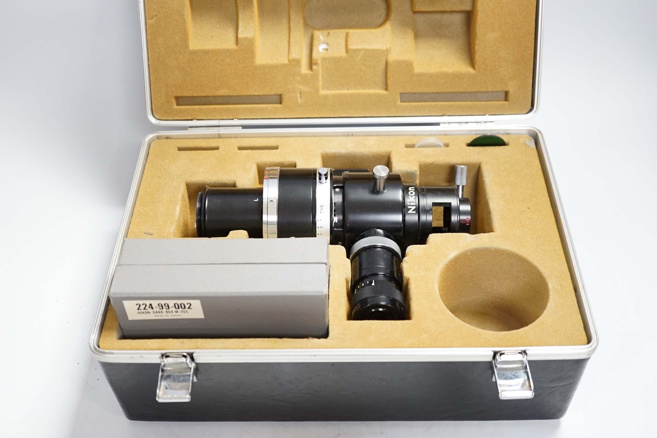 Nikon microscope photographic M-35S camera and lens with case - Image 2 of 2