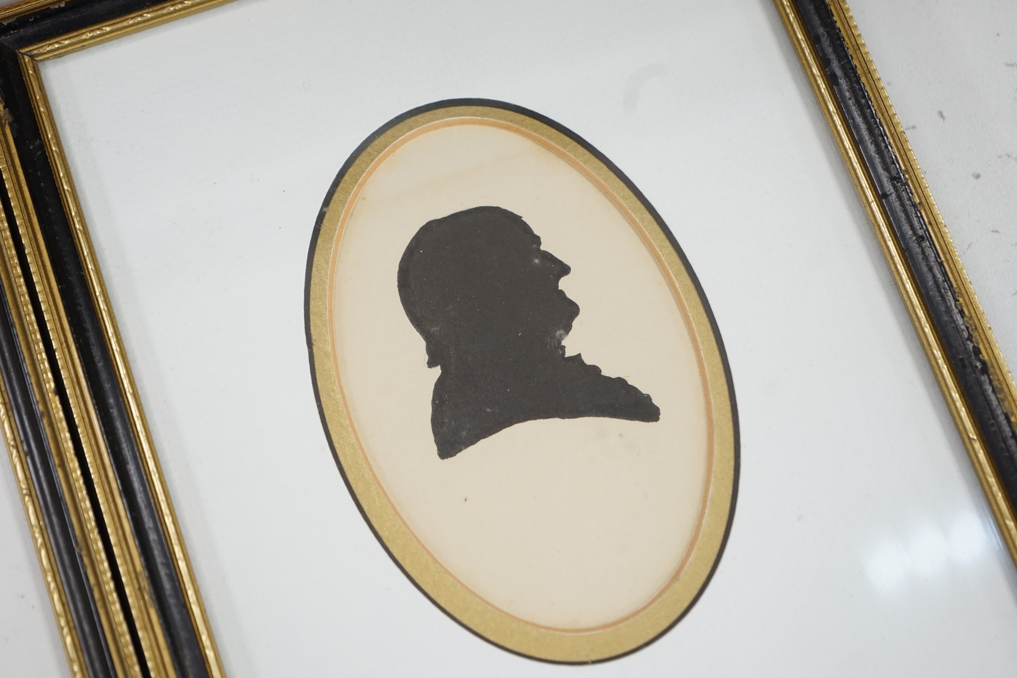 A pair of Georgian oval painted silhouette portraits, lady and gentleman, 10 x 6.5cm - Bild 3 aus 3