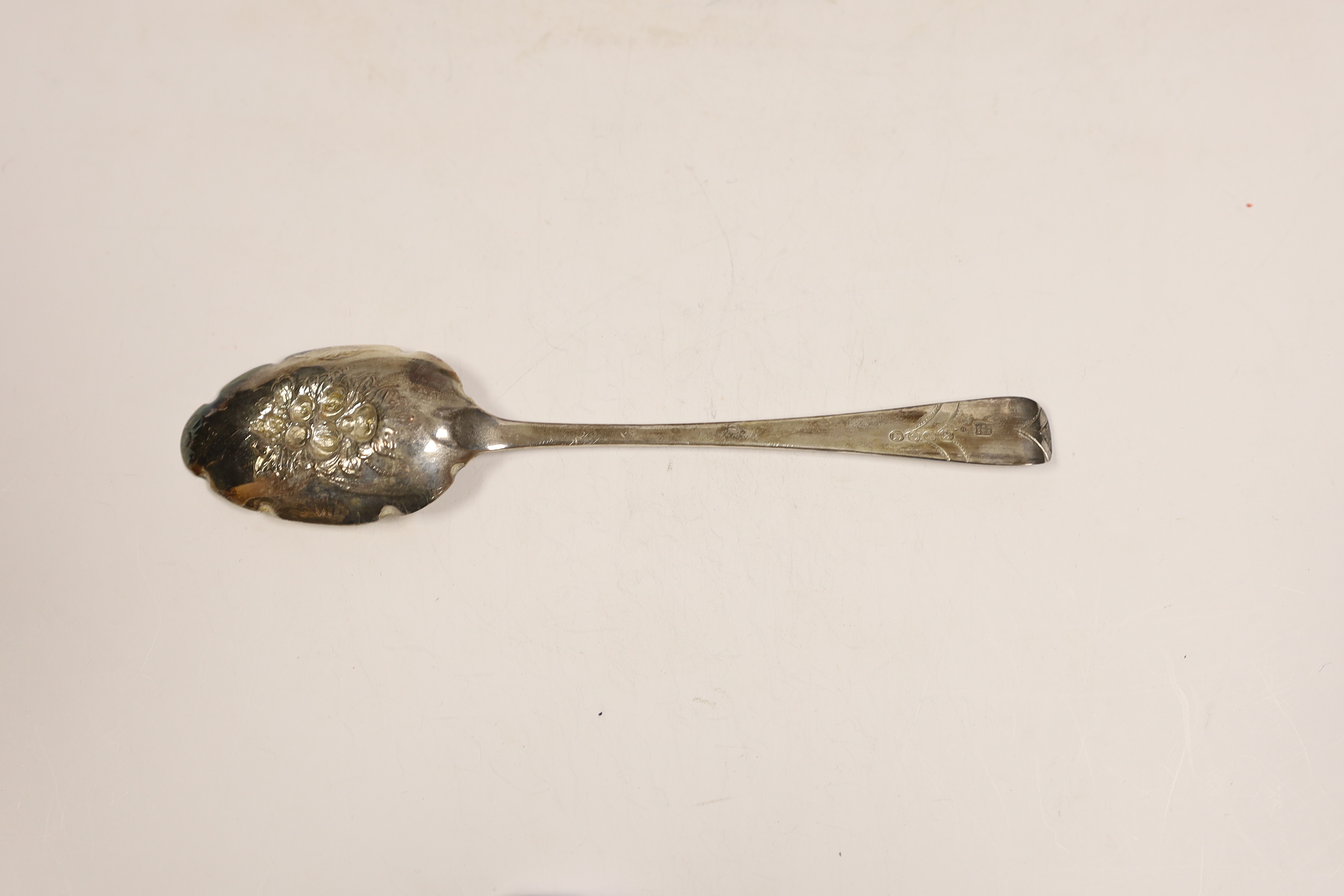 A cased George III matched silver five piece serving and sifter berry spoon set, two spoons by Eley, - Image 3 of 4