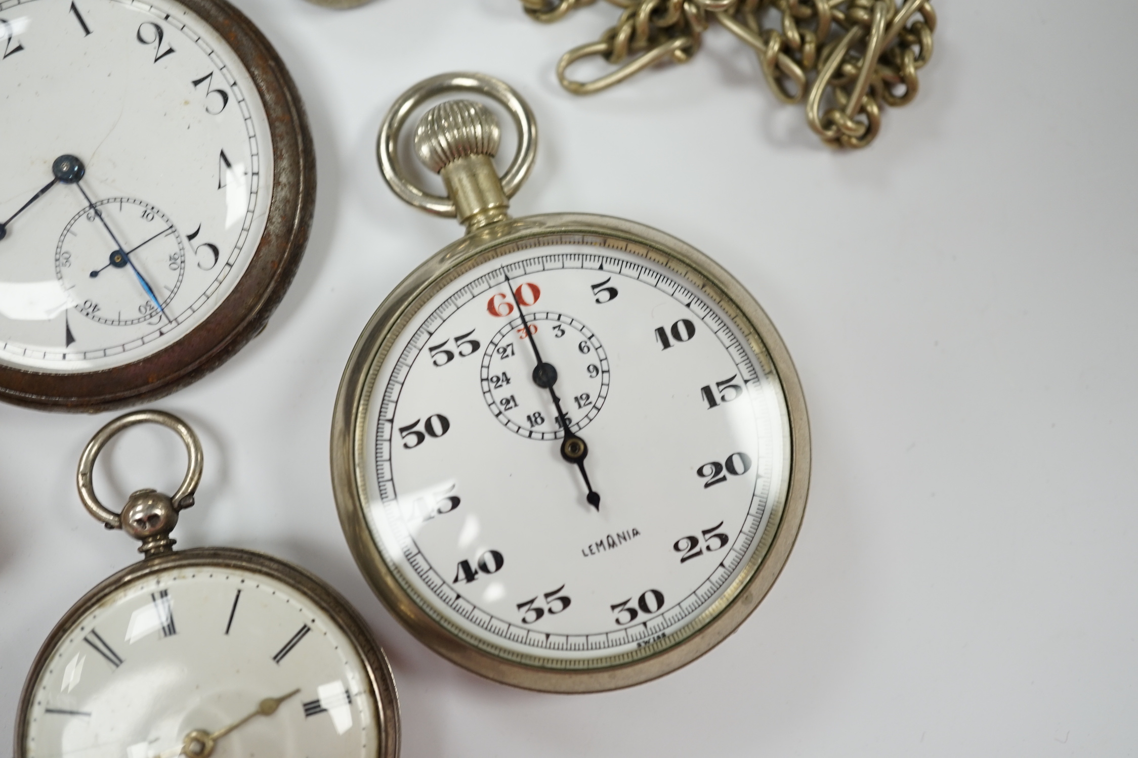 A Victorian silver open faced pocket watch, a silver fob watch, one other base metal pocket watch - Bild 5 aus 7